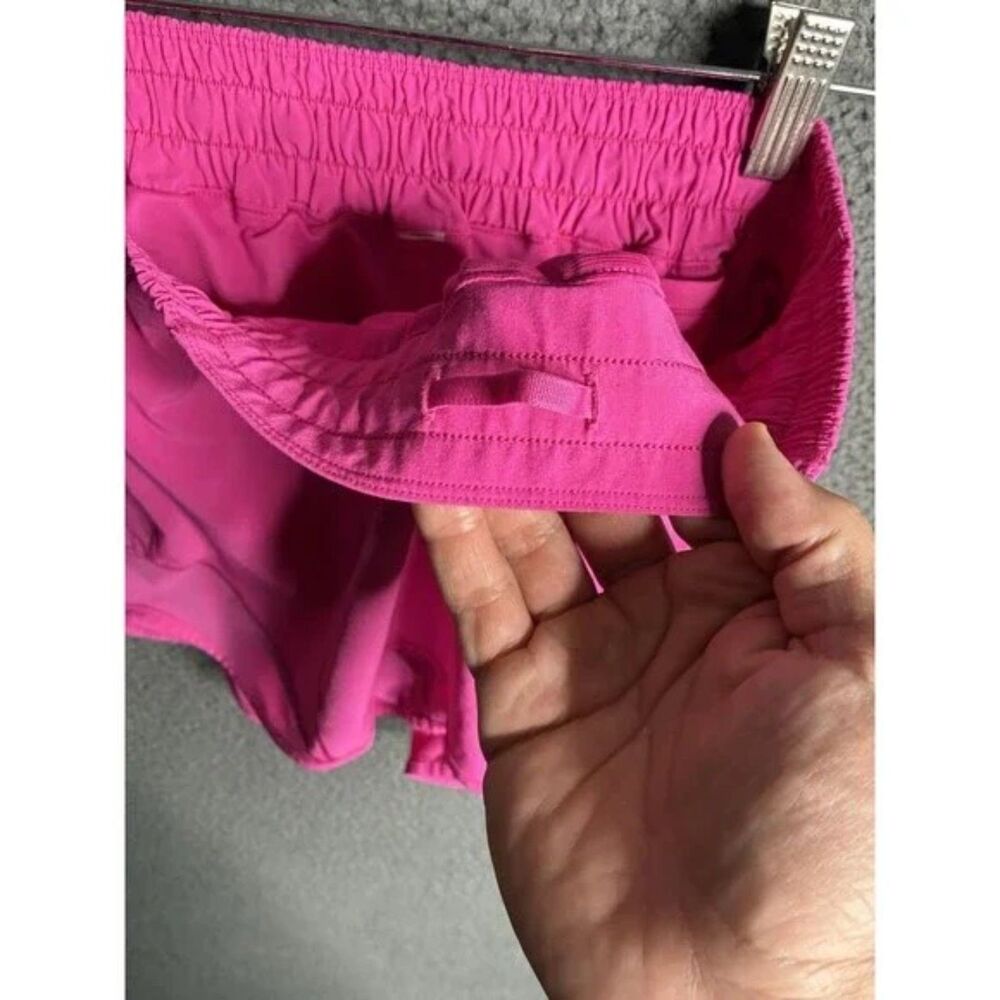 NWOT Lululemon Hotty Hot Low-Rise Lined Short 4" Ripened Raspberry - Picture 8 of 13